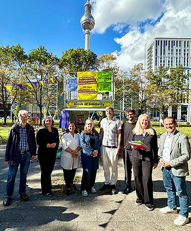 KulturStadtQuartier mit Fernsehturm: v.l.n.r. Dr. Matthias Grünzig, Sabine Kroner, Melanie Kühnemann-Grunow, Daniela Billig, Harry Sachs, Niklas Schenker, Theresa Keilhacker und Dr. Ersin Nas.