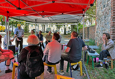 Gäste und Zuhörende. KulturStadtQuartier Molkenmarkt in Berlin-Mitte am 29.08.26