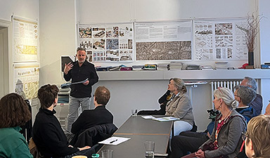 Round Table Talk „Update Görli“ mit Annika Gerold, Bezirksstadträtin für Verkehr, Grünflächen, Ordnung und Umwelt von Friedrichshain-Kreuzberg, Stefan Reimann, Landschaftsarchitekt, Thomas Trautmann, Landschaftsarchitekt (AfA) und weiteren Gästen