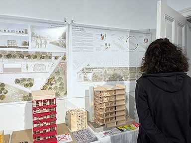 Gäste der Ausstellung mit Arbeiten von Studierenden der TU-Berlin zu „Update Görli“ bzw. zur Ertüchtigung der Habersaathstraße 40-48